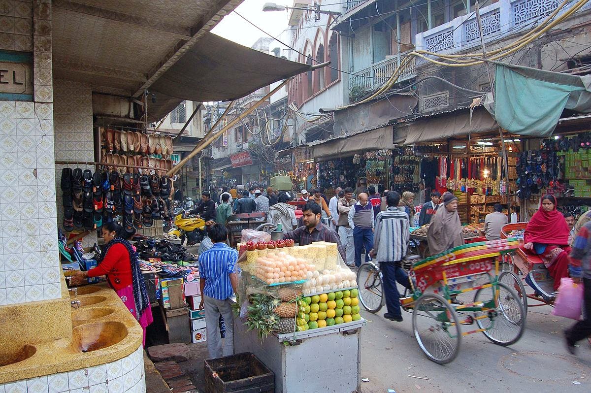 Marketplace,Market,Selling,Bazaar,Public space,Human settlement,Retail,Flea market,City,Mode of transport