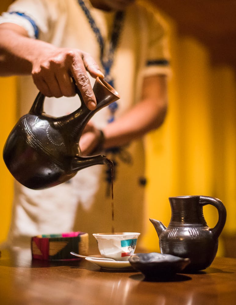 Teapot,Hand,Tableware,Serveware,Pottery,Ceramic,Drink