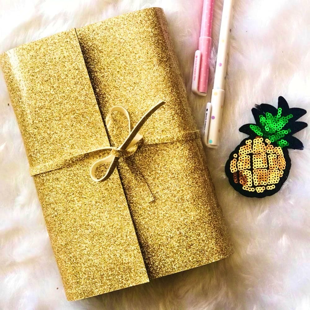 Gift wrapping,Present,Party favor,Leaf,Fashion accessory,Wedding favors,Gold,Rectangle,Pineapple,Glitter