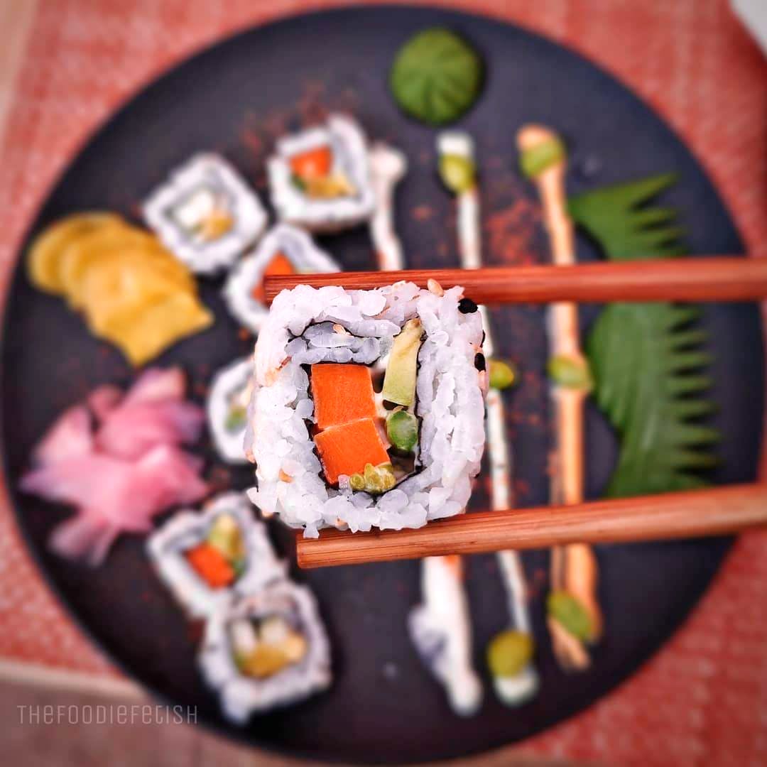 Sushi,California roll,Food,Dish,Gimbap,Cuisine,Comfort food,Japanese cuisine,Meal,Plate