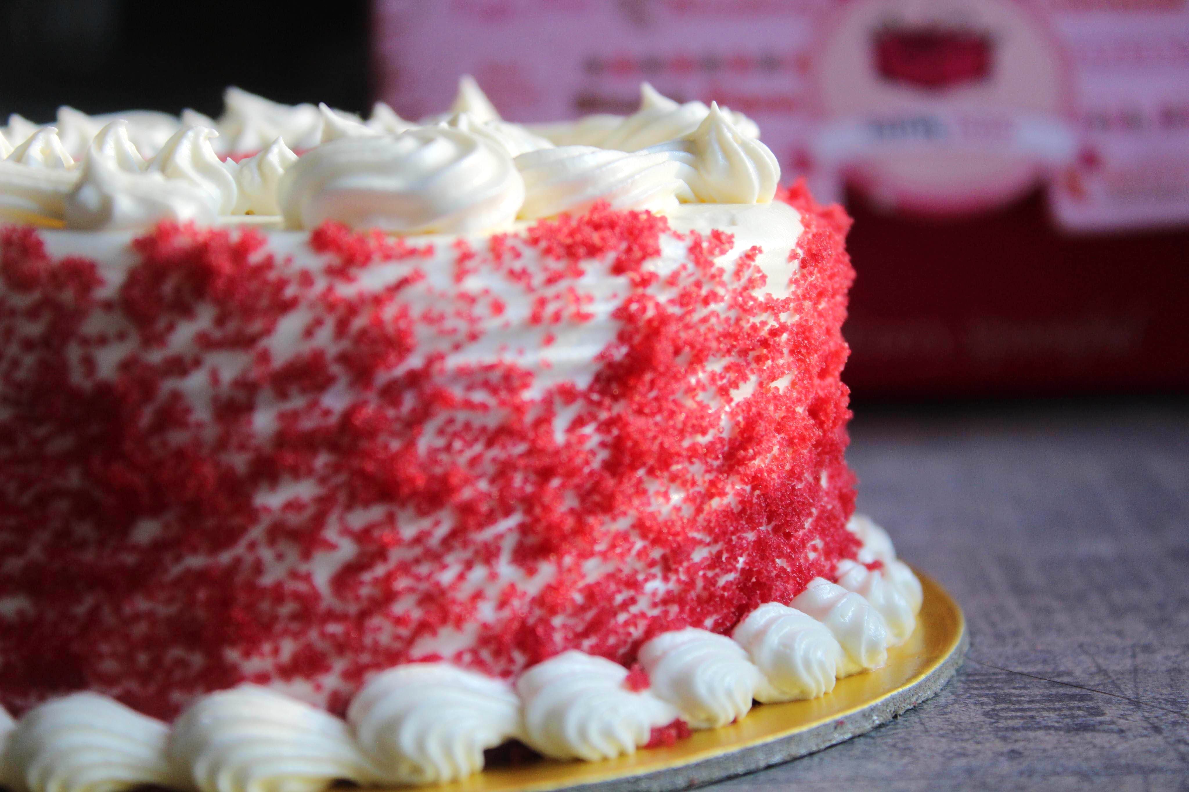 Food,Whipped cream,Buttercream,Icing,Red velvet cake,Dessert,Cream,Cake,Cuisine,Pasteles