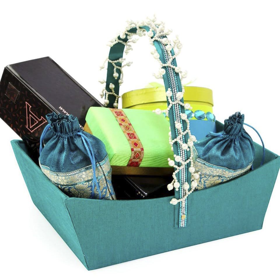 Bag,Handbag,Green,Turquoise,Fashion accessory,Aqua,Tote bag,Present,Shoulder bag,Turquoise
