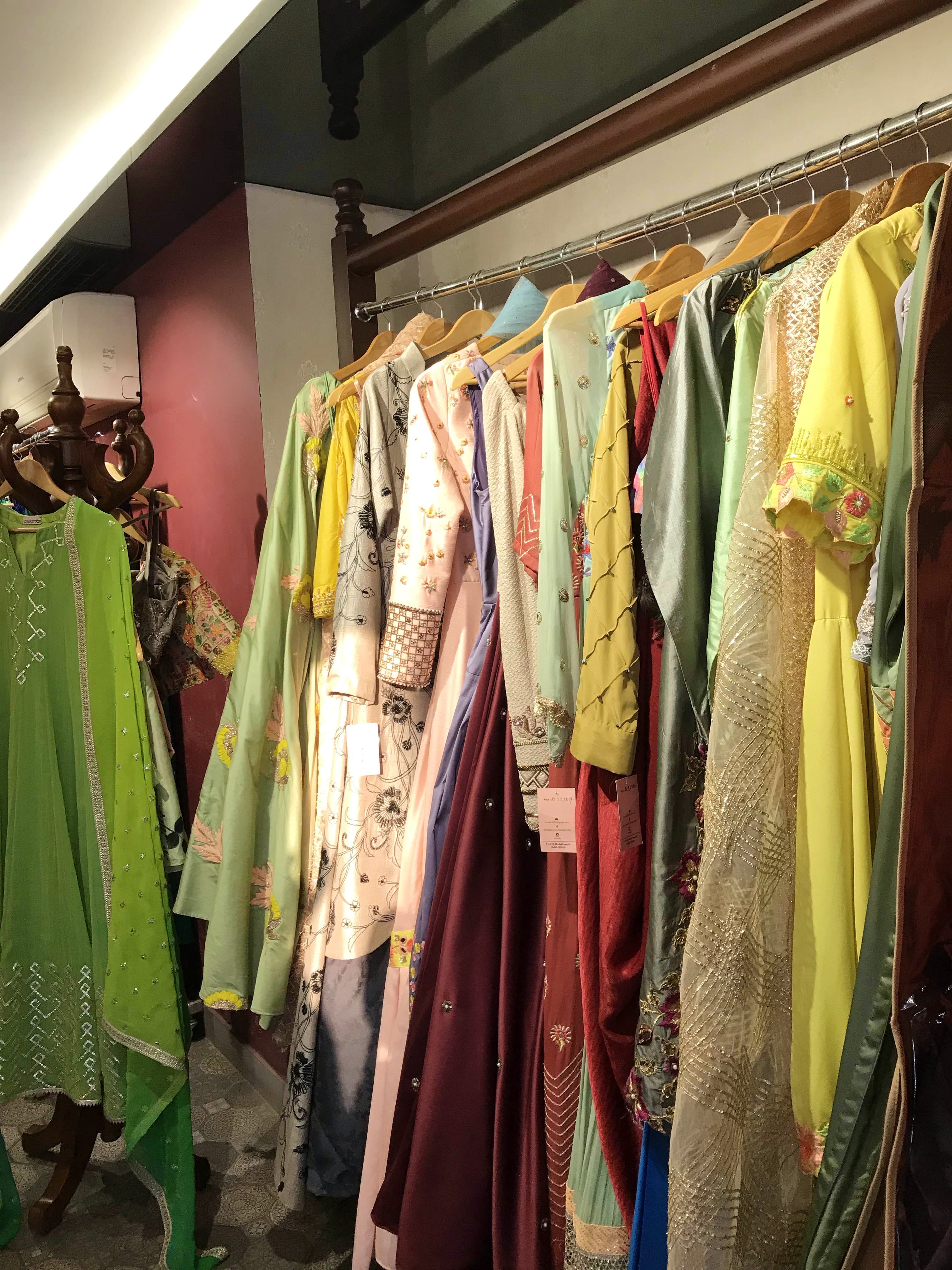Buy Designers Mehndi Dresses online in Toronto - Delhi - Dubai Folklore  Collections : u/folklorecollections