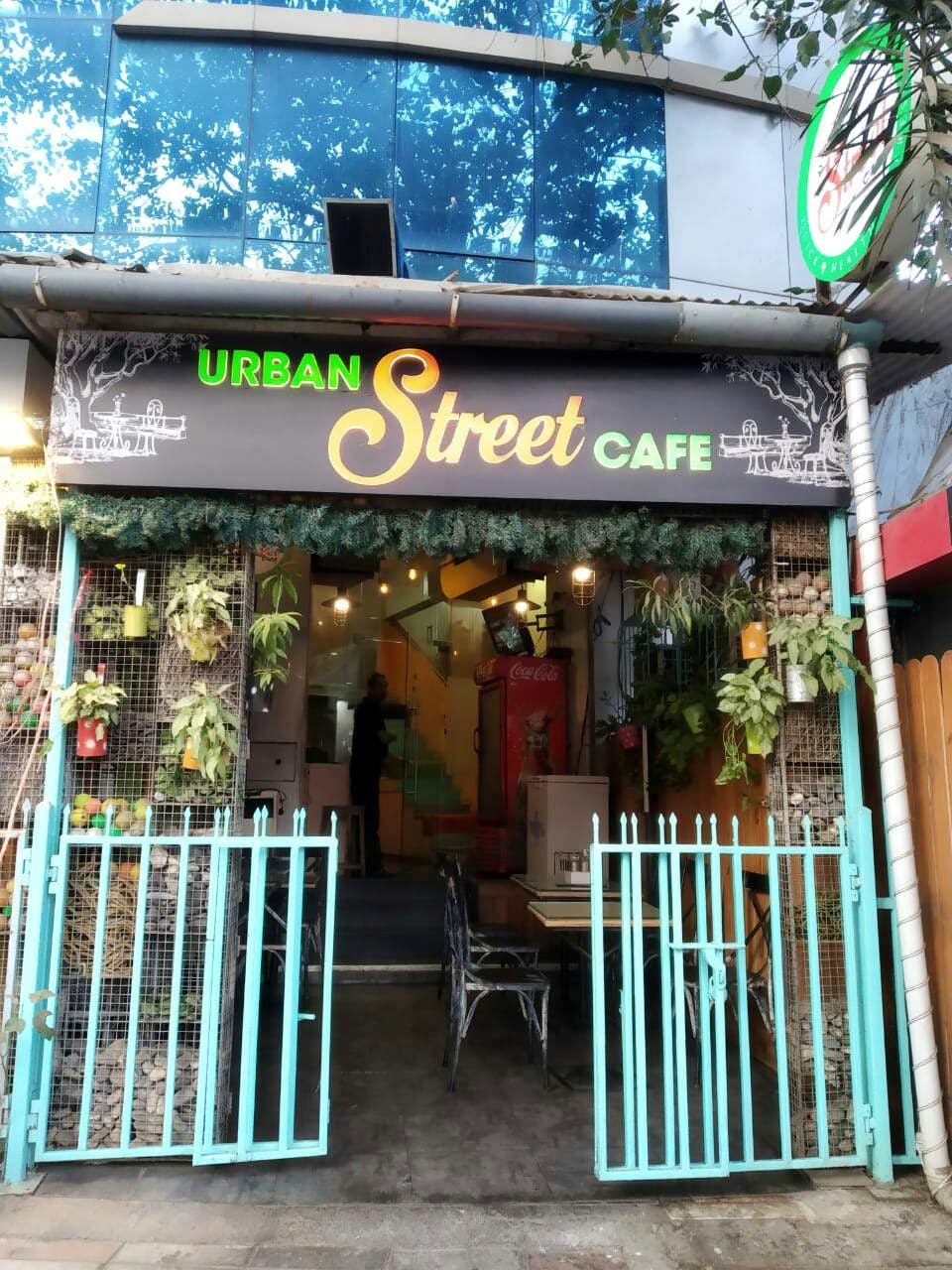 This Small Cafe In Khar Has All Your Cravings Covered!