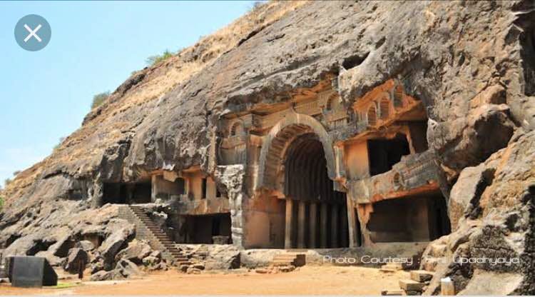 Historic site,Archaeological site,Ruins,Cliff dwelling,Ancient history,Human settlement,Building,Formation,Geological phenomenon,History