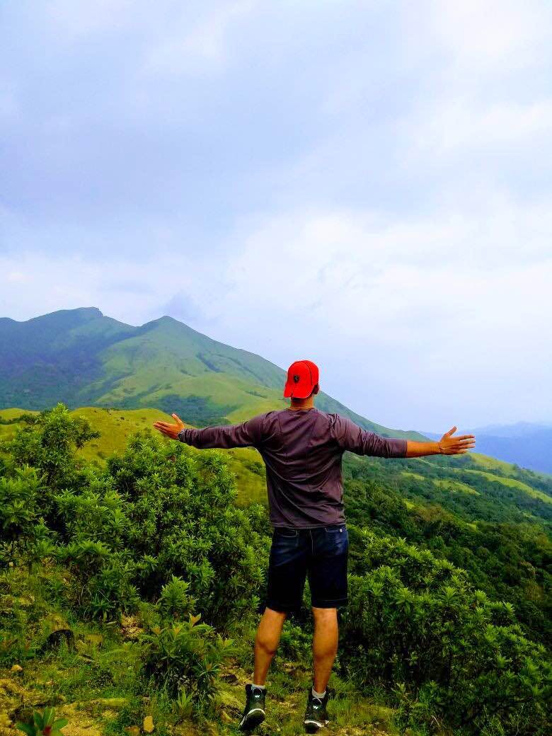 People in nature,Mountainous landforms,Highland,Mountain,Hill,Ridge,Hill station,Wilderness,Fell,Sky