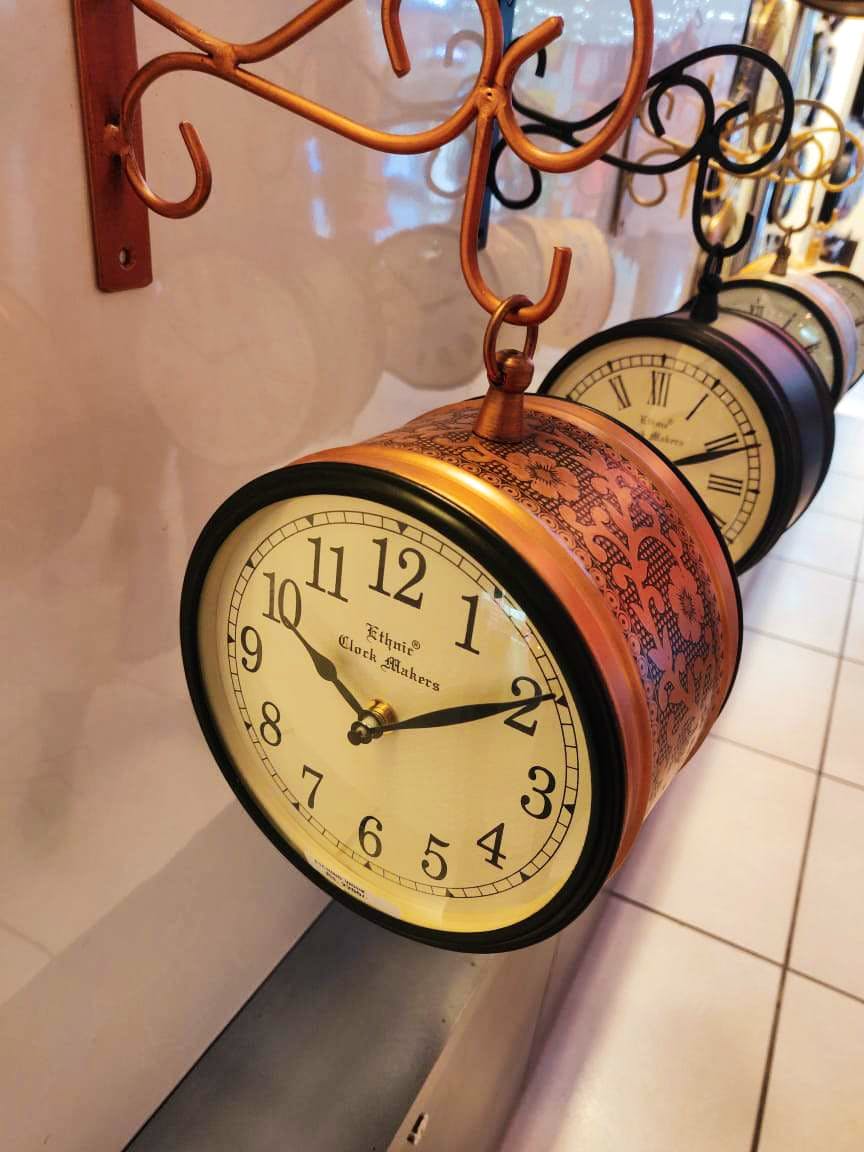 Clock,Alarm clock,Home accessories,Antique,Copper,Wall clock,Metal,Quartz clock,Interior design
