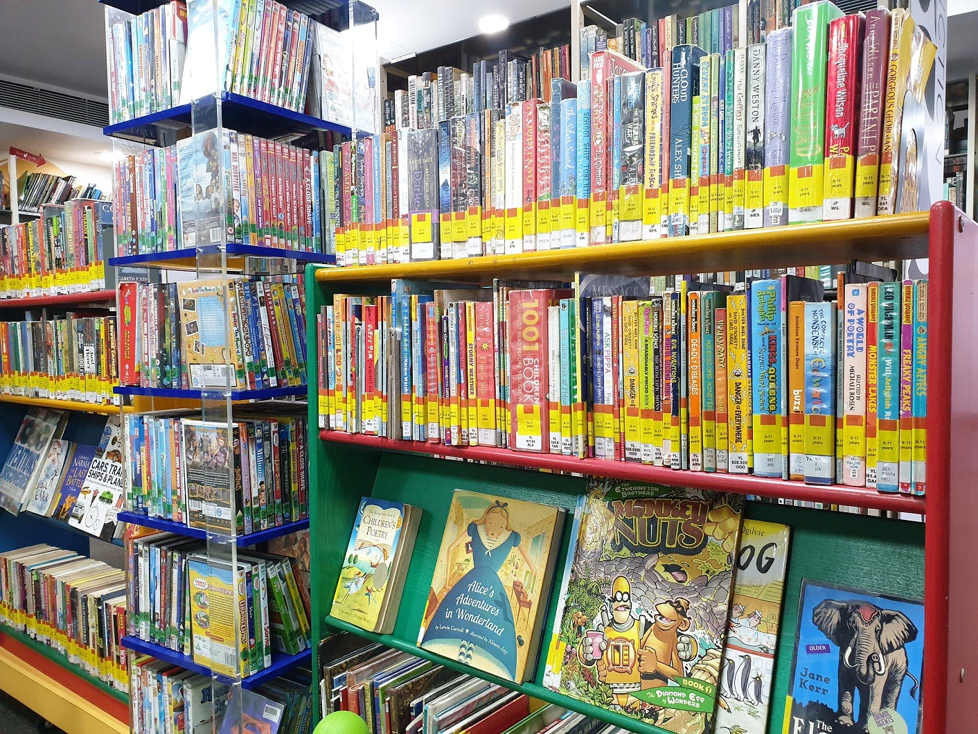 Library,Bookcase,Shelving,Bookselling,Shelf,Retail,Book,Publication,Public library,Building