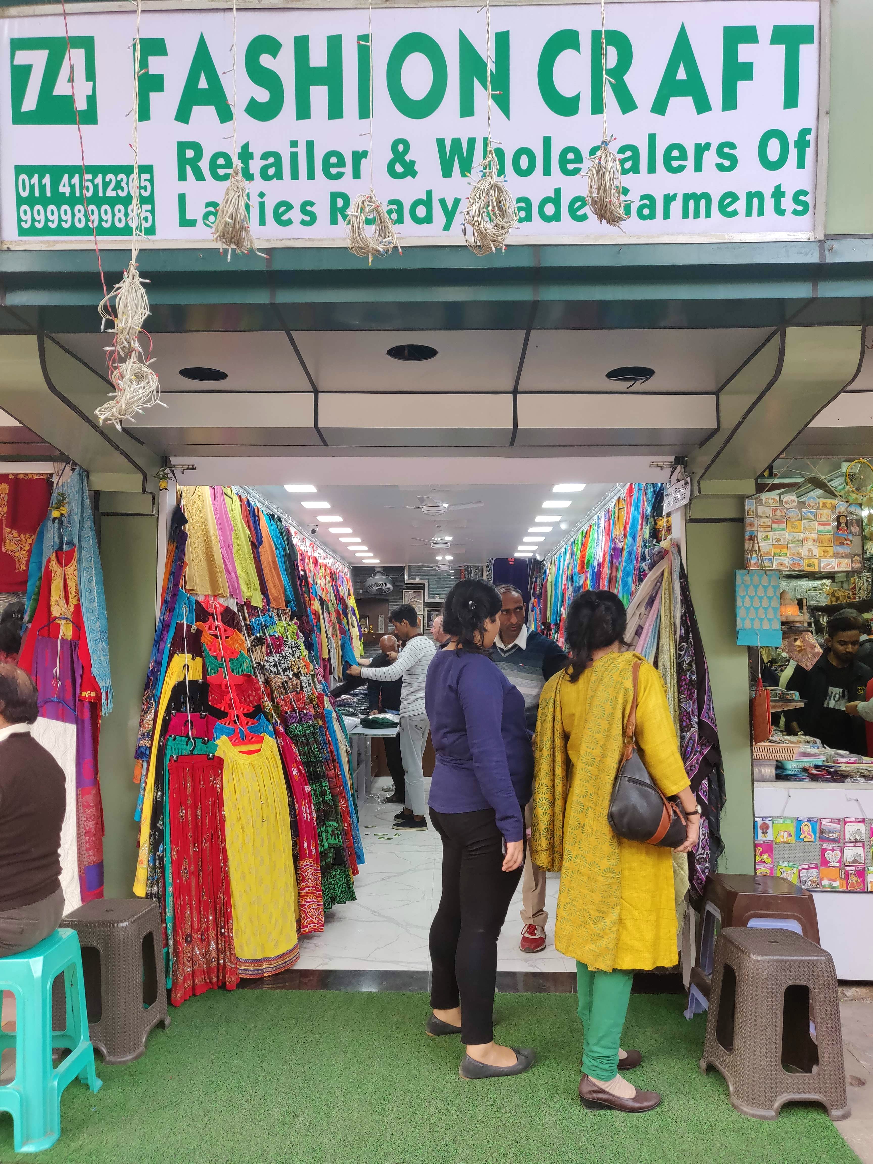 Selling,Marketplace,Public space,Market,Bazaar,Outlet store,Retail,Building,Trade,Textile