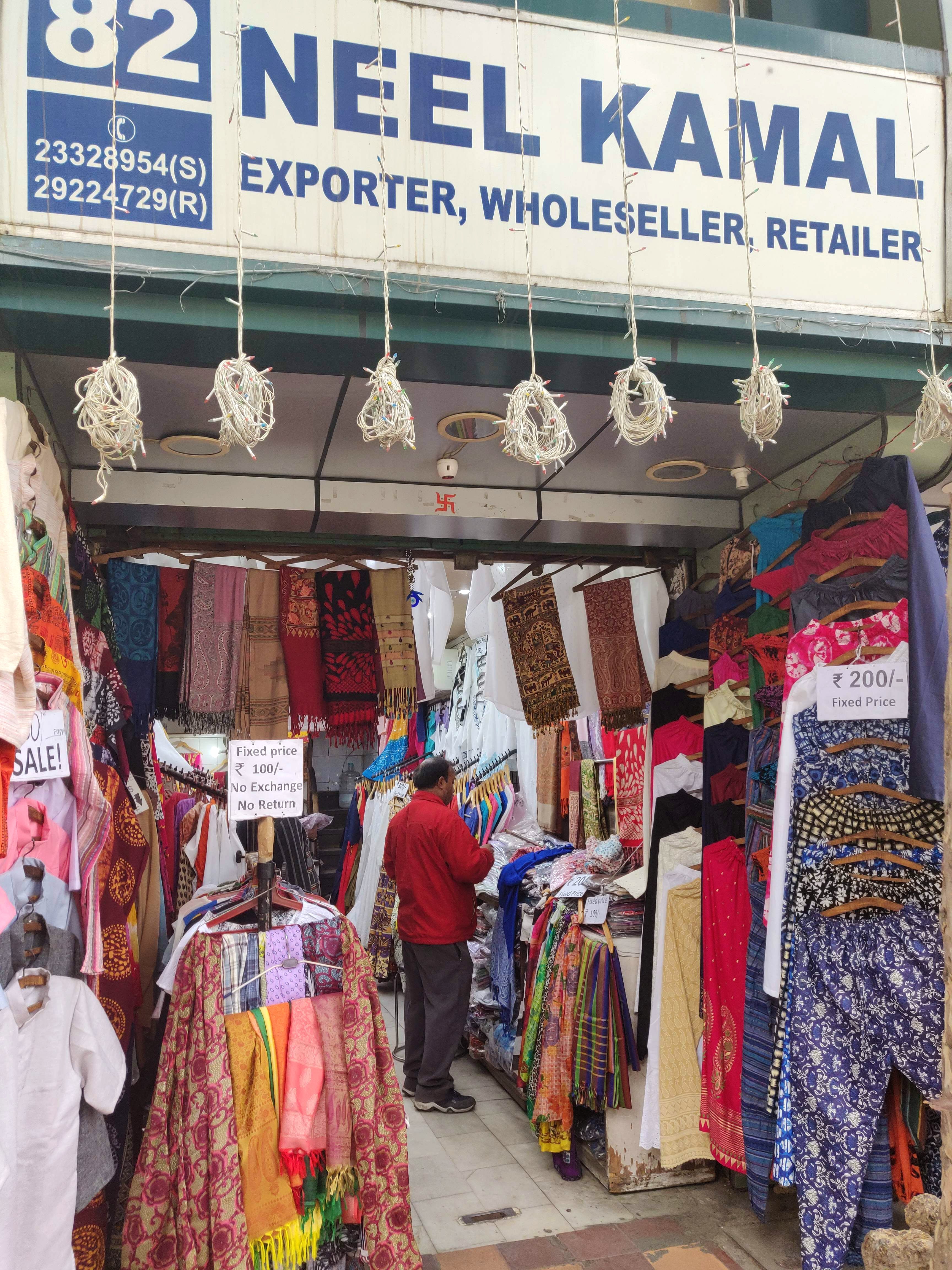 Selling,Bazaar,Marketplace,Boutique,Outlet store,Retail,Public space,Market,Building,Shopping