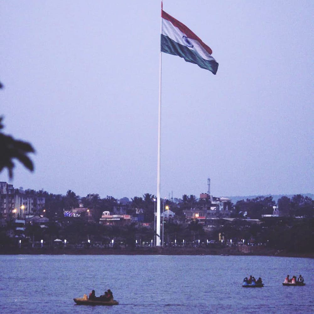 Flag,Waterway,Vehicle,Boat,Channel,Vacation,Lake,Sea,Watercraft,River