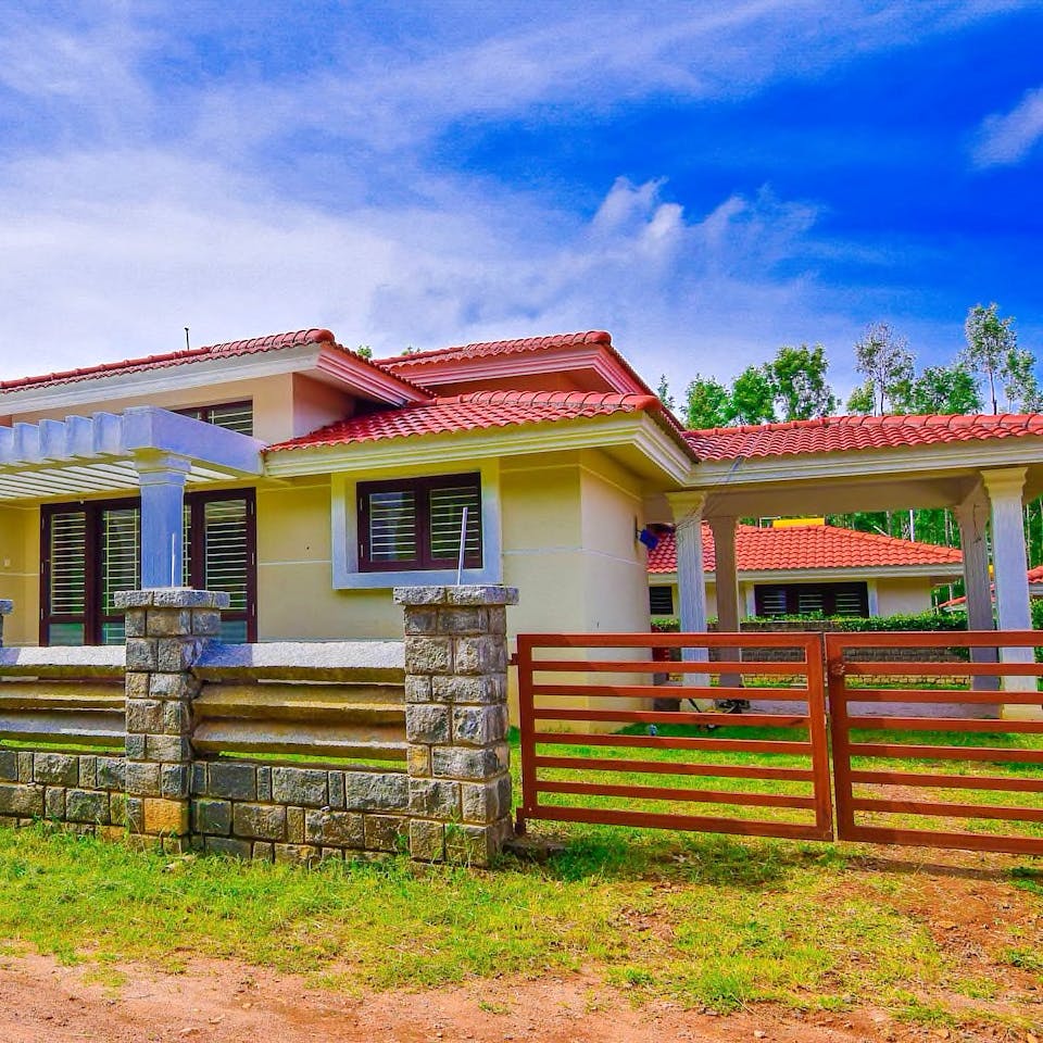 House,Home,Property,Sky,Real estate,Architecture,Building,Rural area,Tree,Residential area