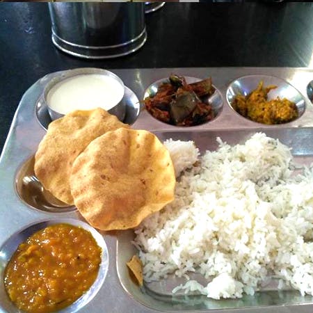 Dish,Food,Cuisine,Naan,Ingredient,Meal,Indian cuisine,Lunch,Produce,Puri