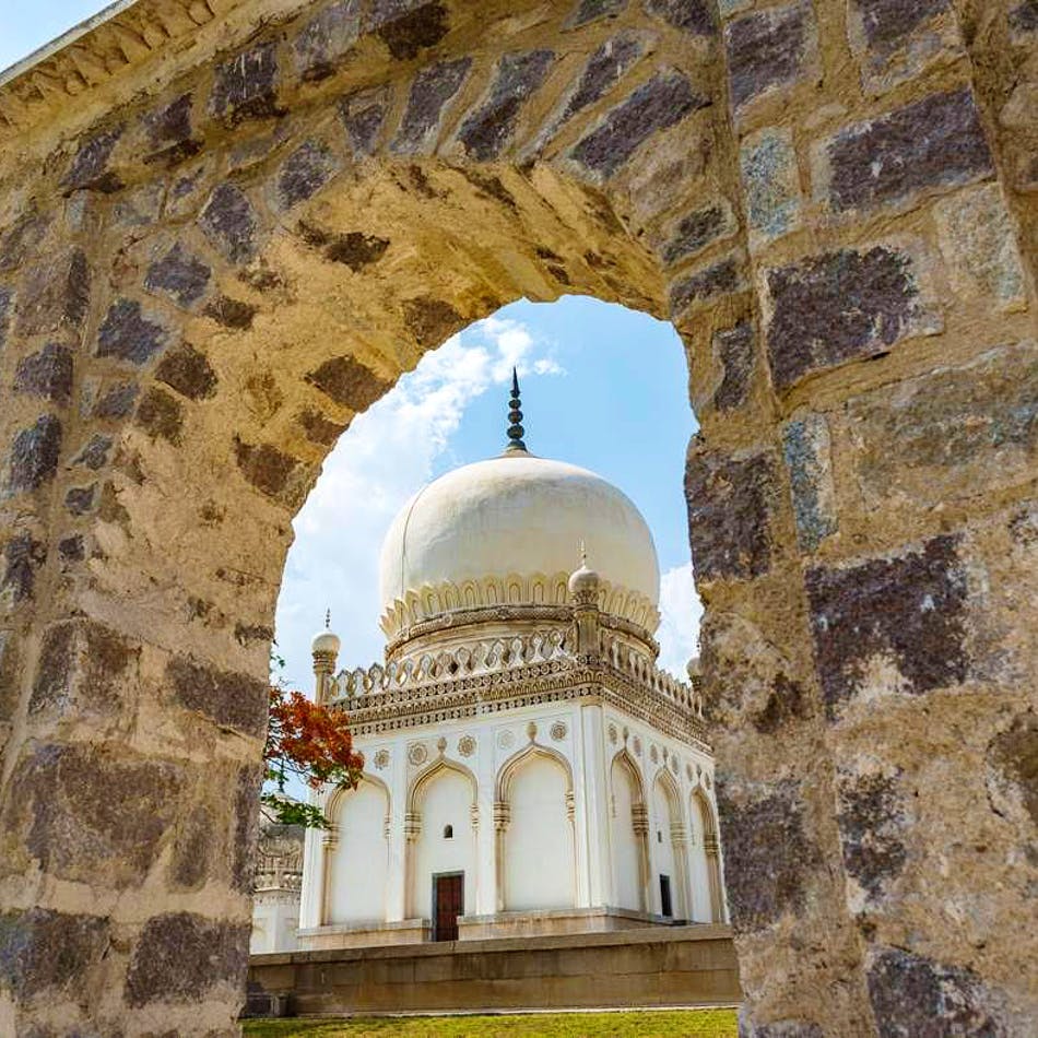 Landmark,Dome,Holy places,Arch,Architecture,Khanqah,Place of worship,Historic site,Building,Dome