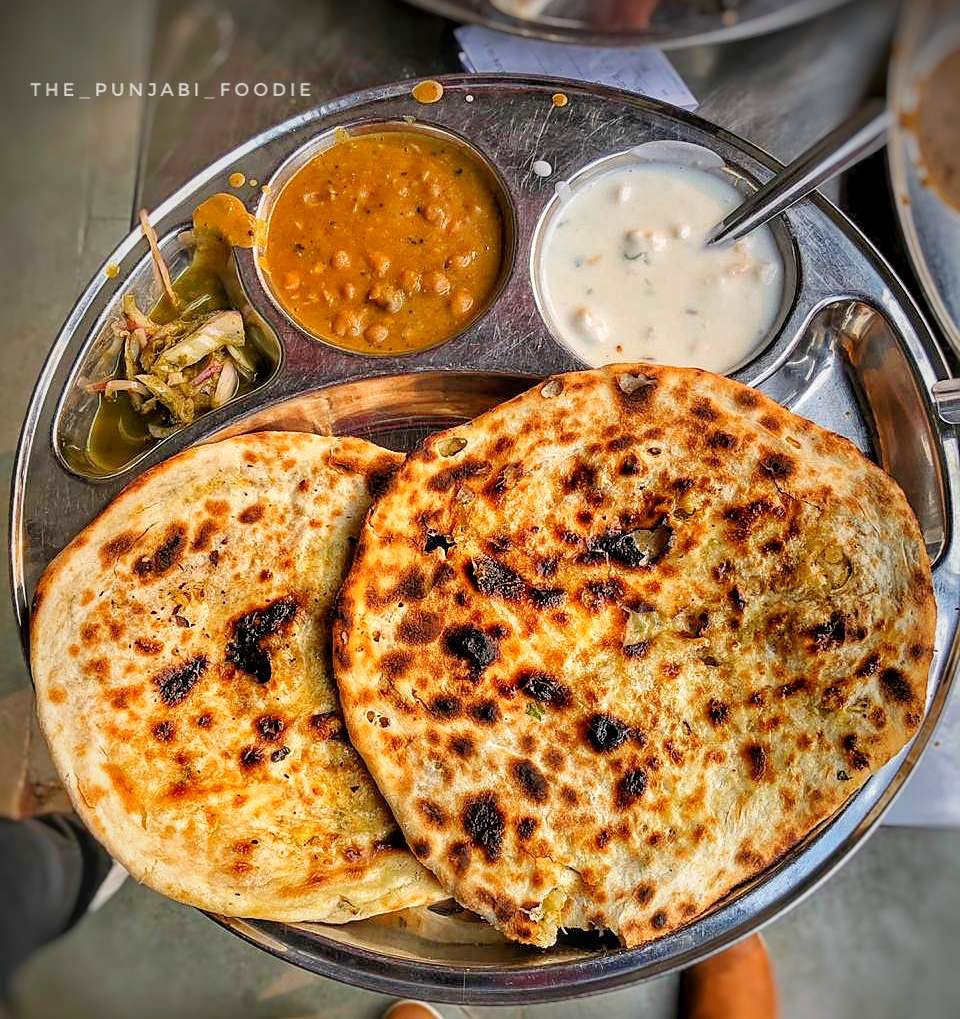 Dish,Food,Cuisine,Naan,Ingredient,Roti,Kulcha,Punjabi cuisine,Paratha,Chapati