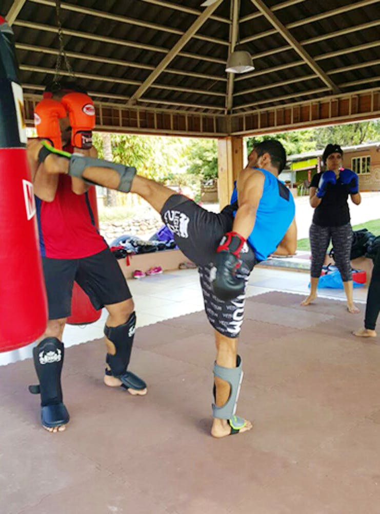Kickboxing,Boxing,Sports,Contact sport,Muay thai,Kick,Striking combat sports,Individual sports,Sport venue