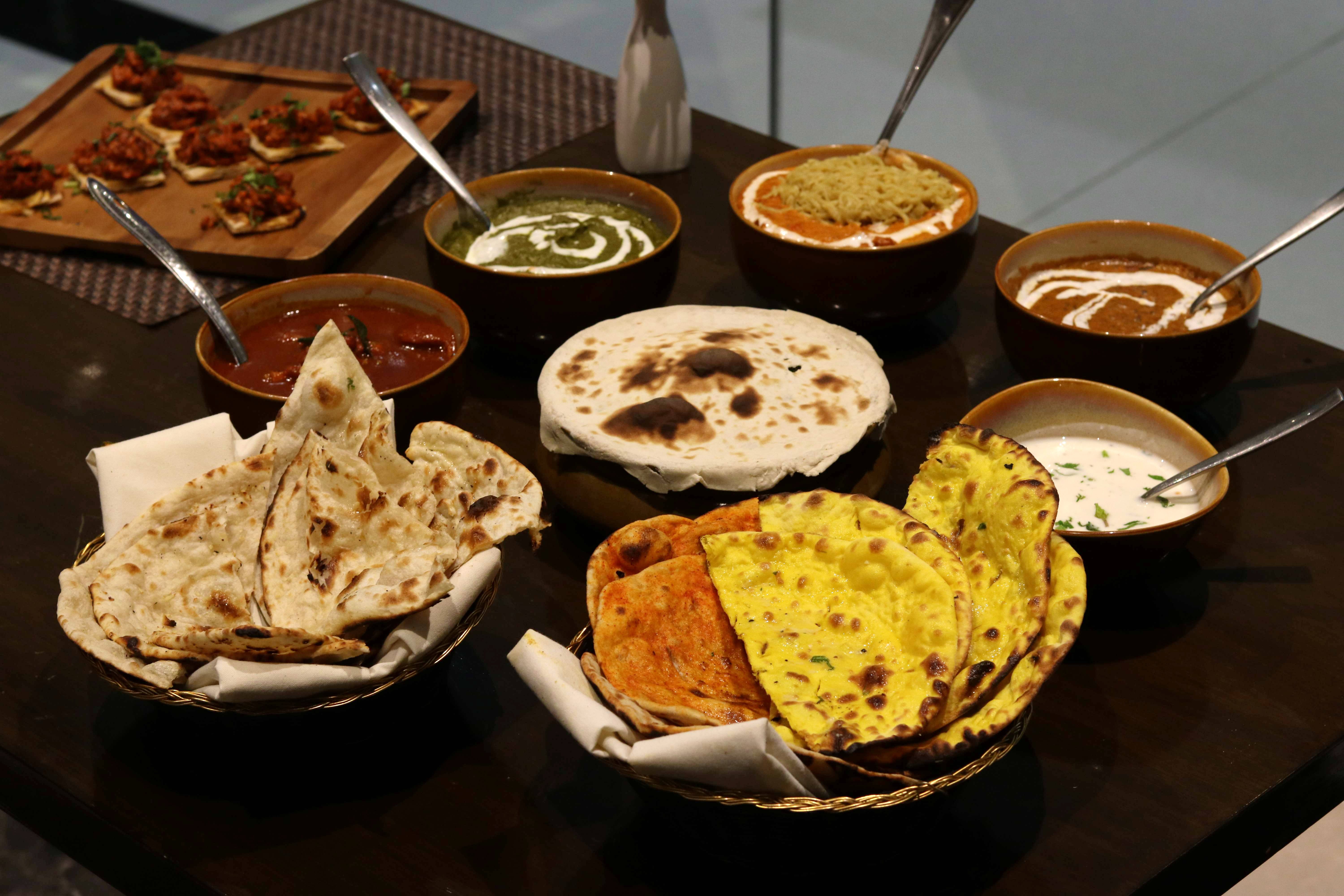 Dish,Food,Cuisine,Naan,Ingredient,Flatbread,Finger food,Comfort food,Chapati,Roti