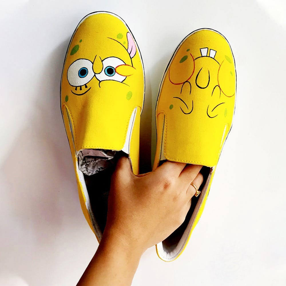 Yellow,Footwear,Finger,Slipper,Shoe,Hand,Smiley,Thumb,Emoticon,Nail