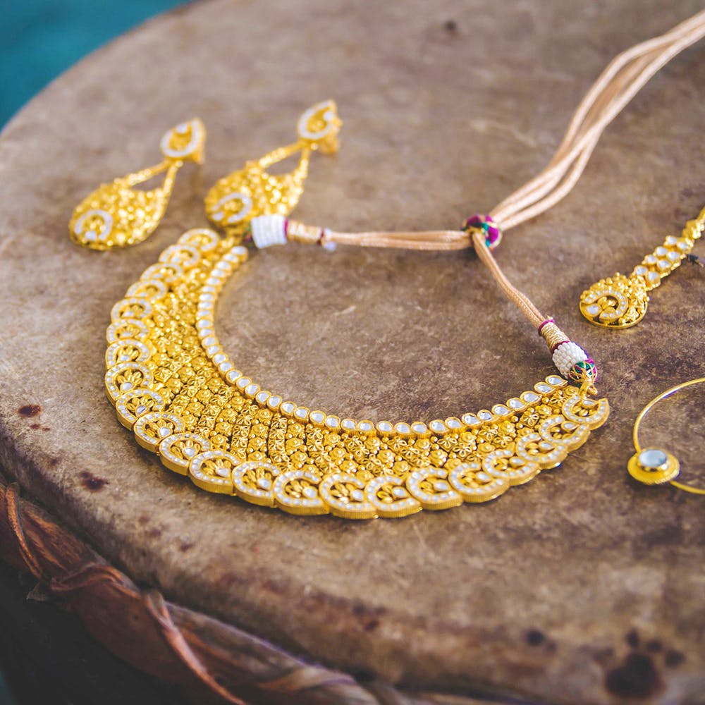 Jewellery,Fashion accessory,Necklace,Yellow,Body jewelry,Gold,Metal,Chain