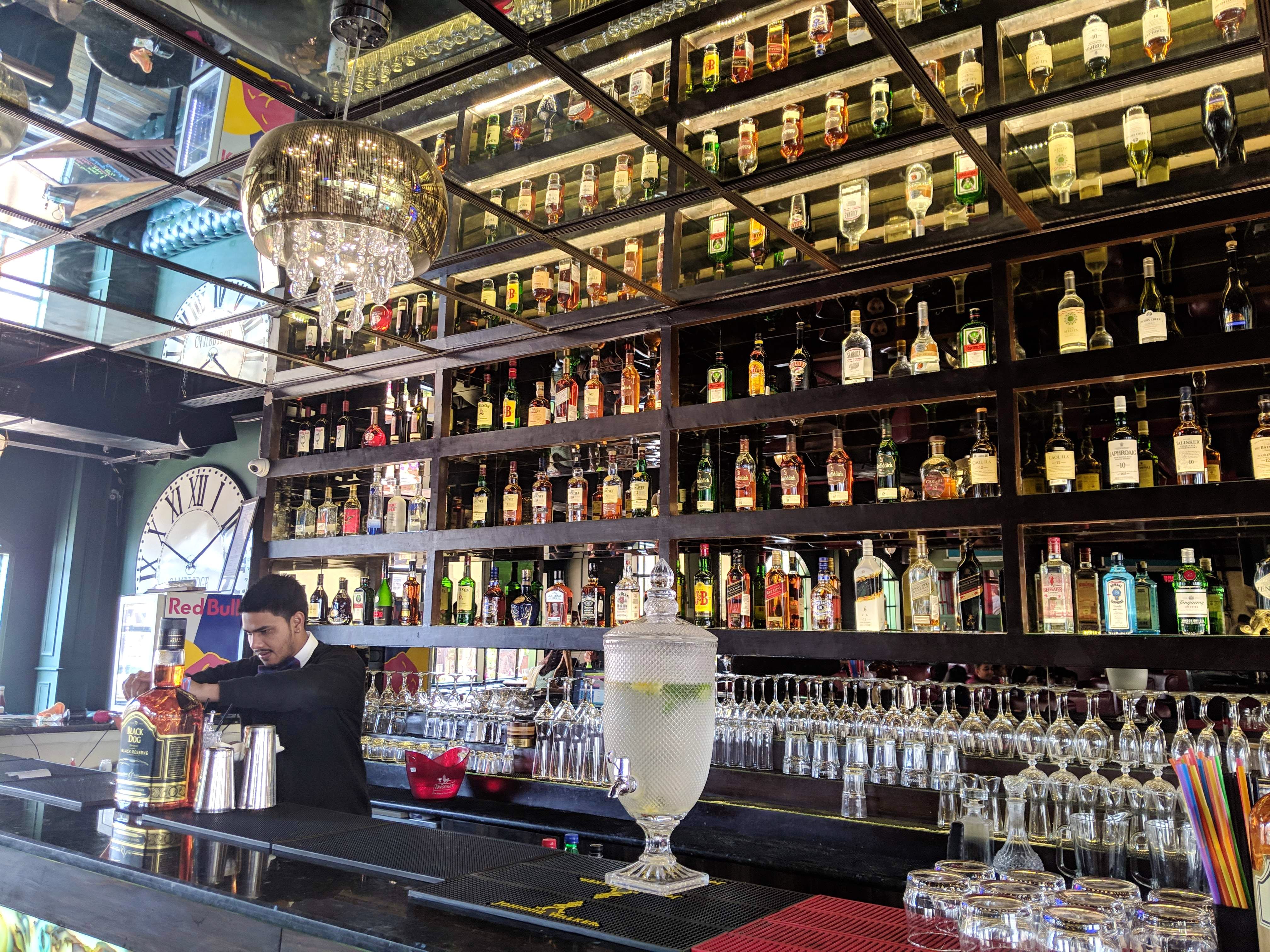 Building,Bar,Distilled beverage,Alcohol,Barware,Liquor store,Liqueur,Pub,Drink