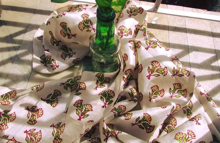 Textile,Linens,Fashion accessory,Tablecloth