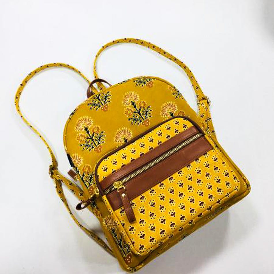 Bag,Handbag,Yellow,Fashion accessory,Shoulder bag,Coin purse