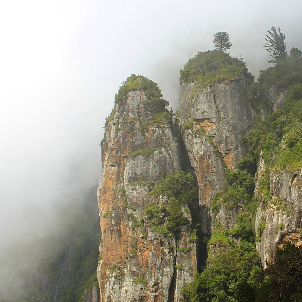 Atmospheric phenomenon,Rock,Cliff,Klippe,Hill station,Outcrop,Terrain,Escarpment,Formation,Fog