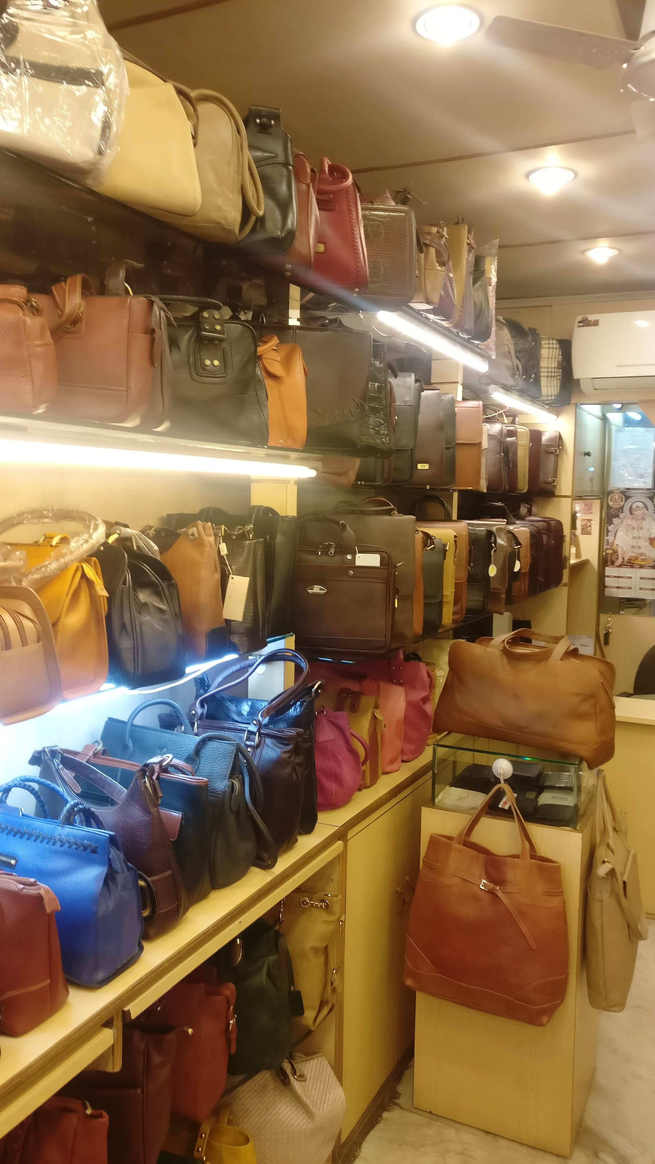 Awesome bag shop in Connaught Place, New Delhi