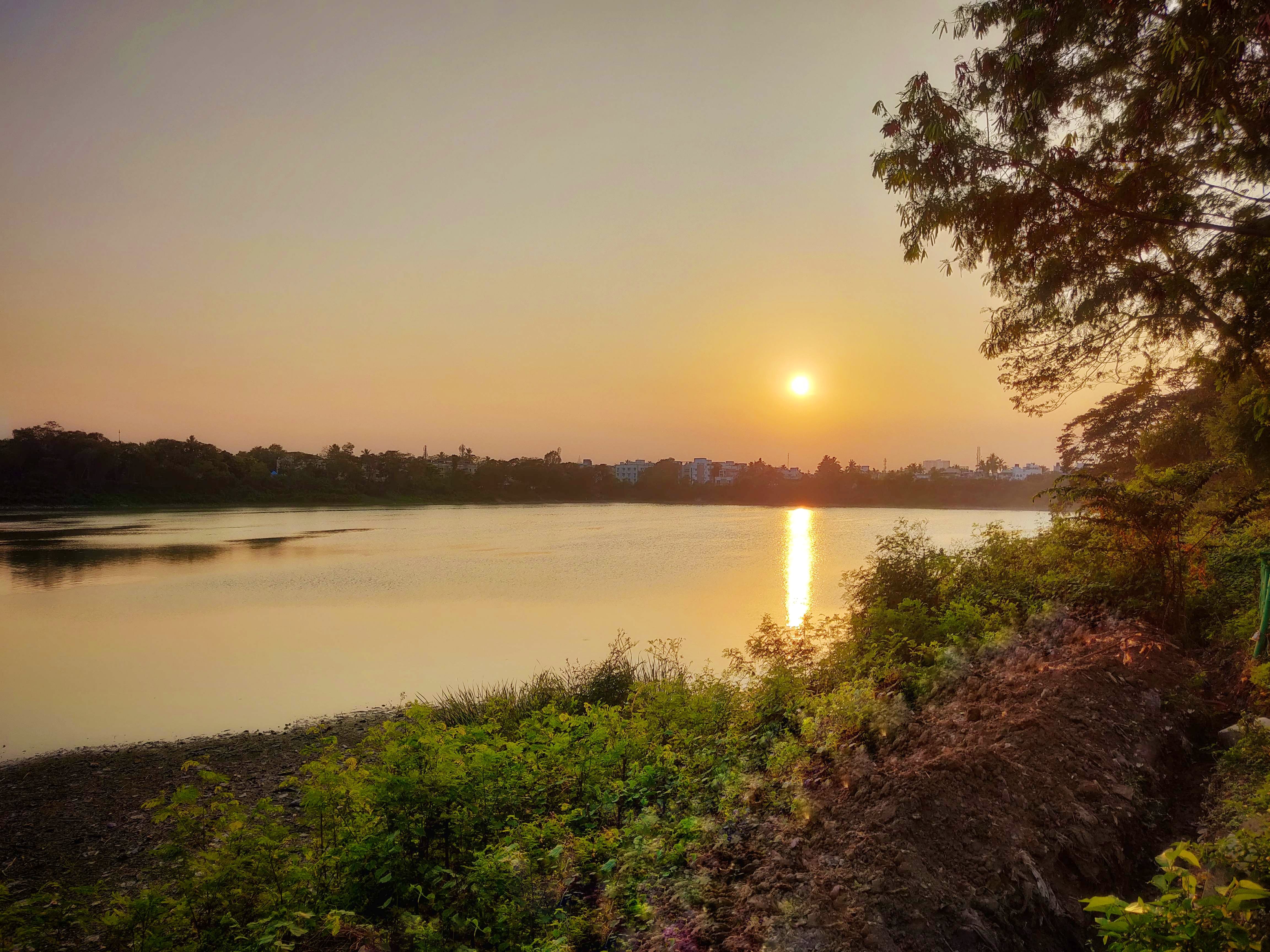 Body of water,Sky,Water resources,Natural landscape,Water,Nature,River,Morning,Sun,Bank