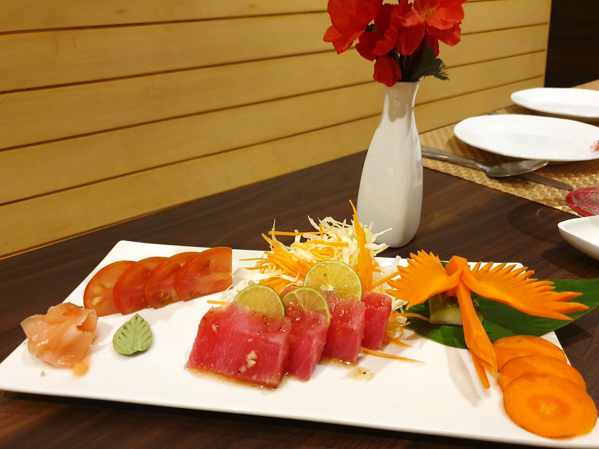 Dish,Cuisine,Food,Sashimi,Smoked salmon,Garnish,Crudo,À la carte food,Meal,Brunch