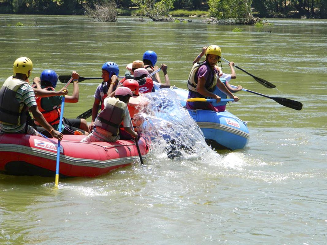 Water transportation,Rafting,Outdoor recreation,Oar,Paddle,Boats and boating--Equipment and supplies,Water sport,Raft,Vehicle,Boat