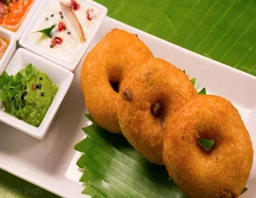 Dish,Food,Cuisine,Ingredient,Fried food,Vada,Produce,Vegetarian food,South Indian cuisine,Bagel
