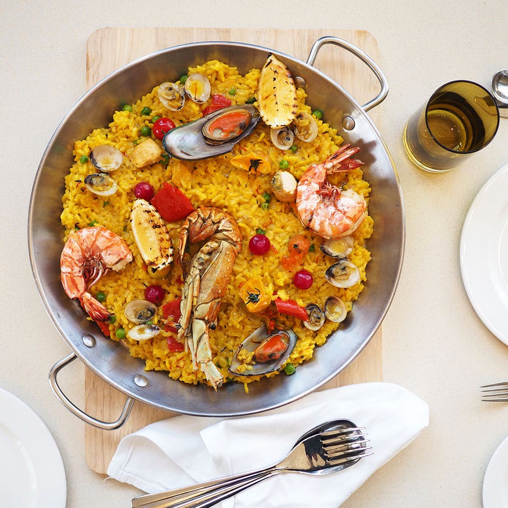 Dish,Food,Cuisine,Paella,Rice,Arroz a la valenciana,Ingredient,Saffron rice,Recipe,Staple food