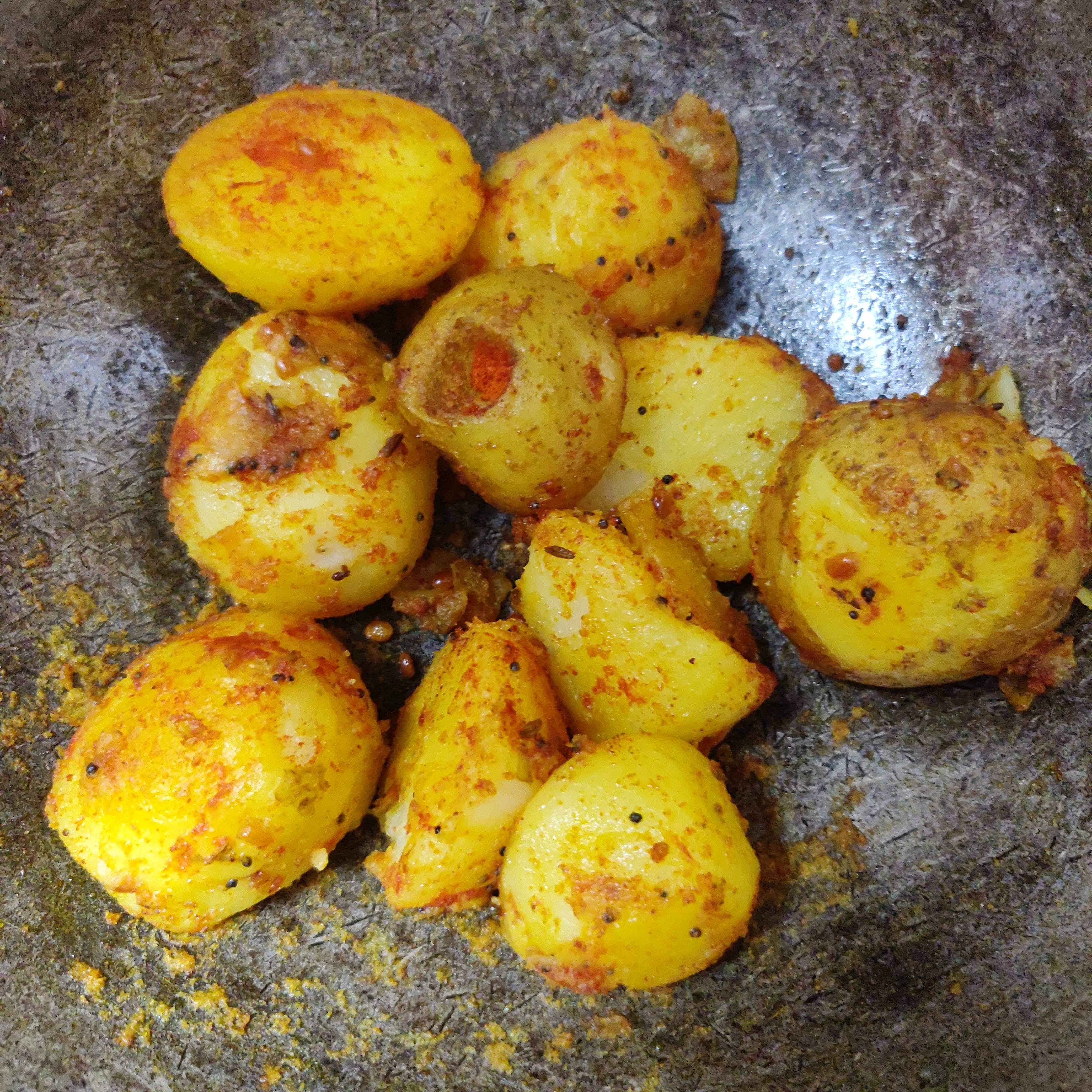 Food,Dish,Potato,Cuisine,Root vegetable,Ingredient,Produce,Home fries,Solanum,Yukon gold potato