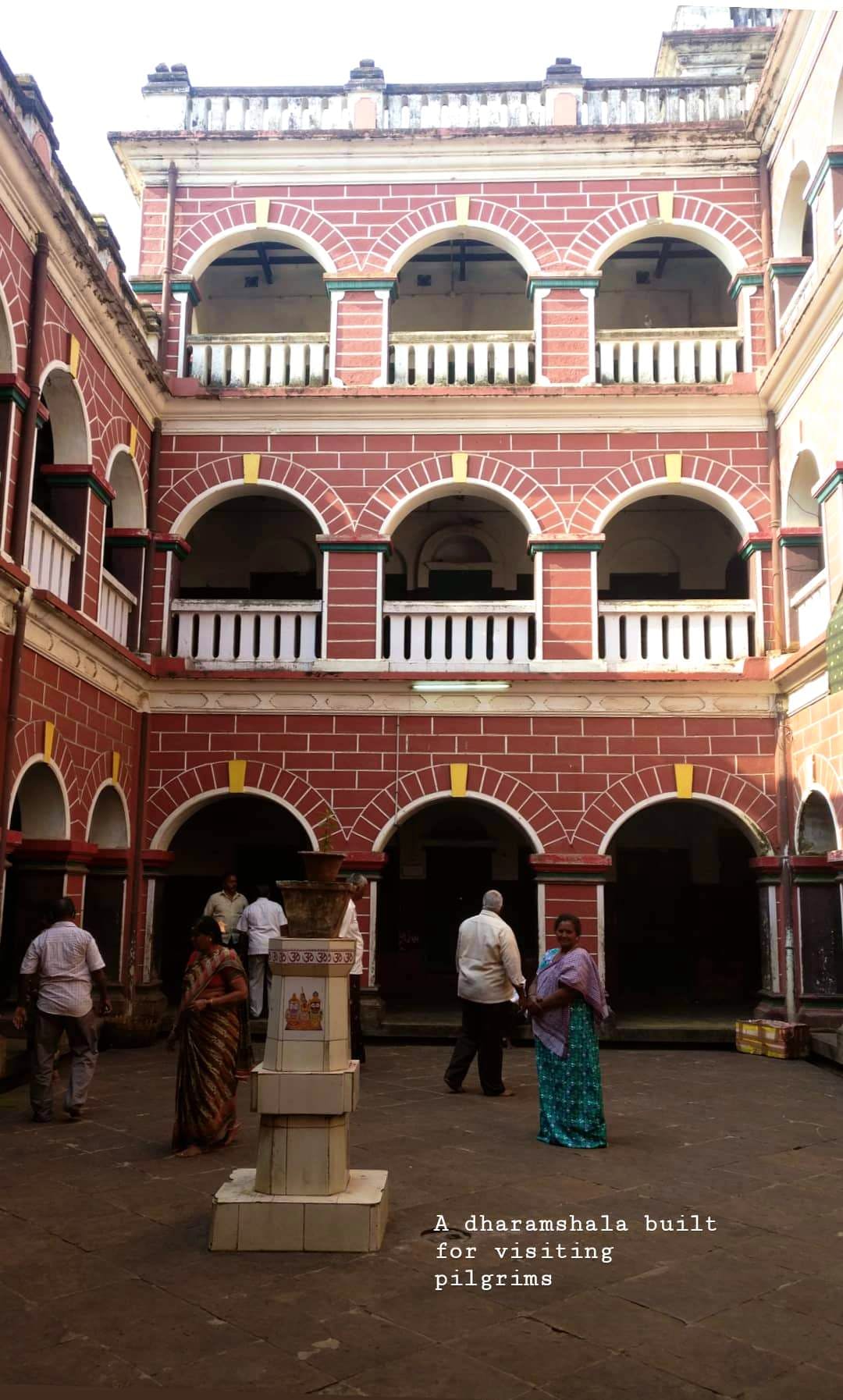 Arch,Holy places,Building,Architecture,Arcade,Courtyard,Historic site,Facade,Palace