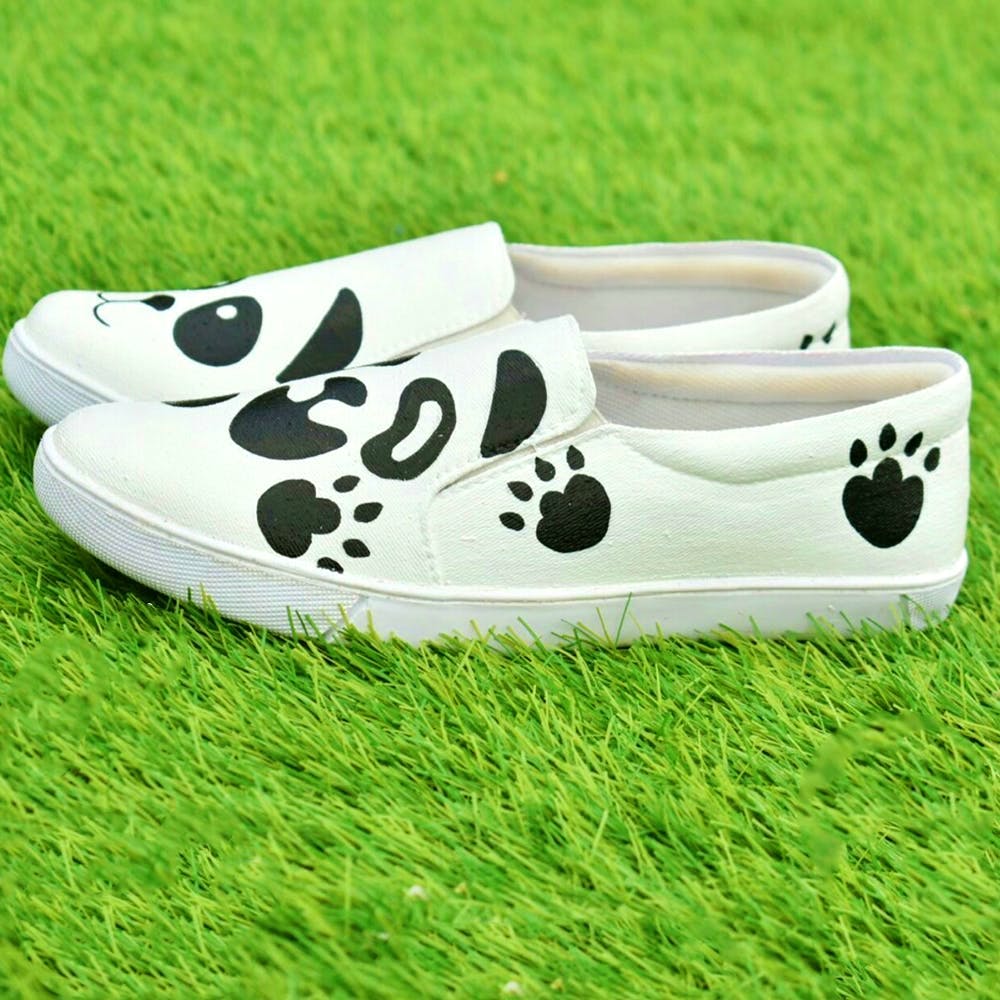 Footwear,White,Shoe,Grass,Font,Plimsoll shoe,Sneakers,Brand,Athletic shoe,Games