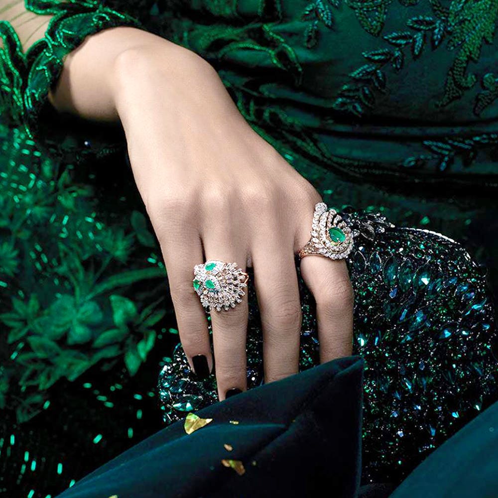Green,Body jewelry,Nail,Finger,Hand,Fashion accessory,Jewellery,Arm,Bracelet,Wrist