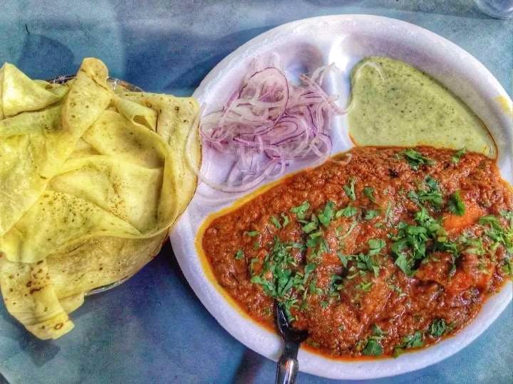 Indian-Style Tawa Chicken Curry With Roti