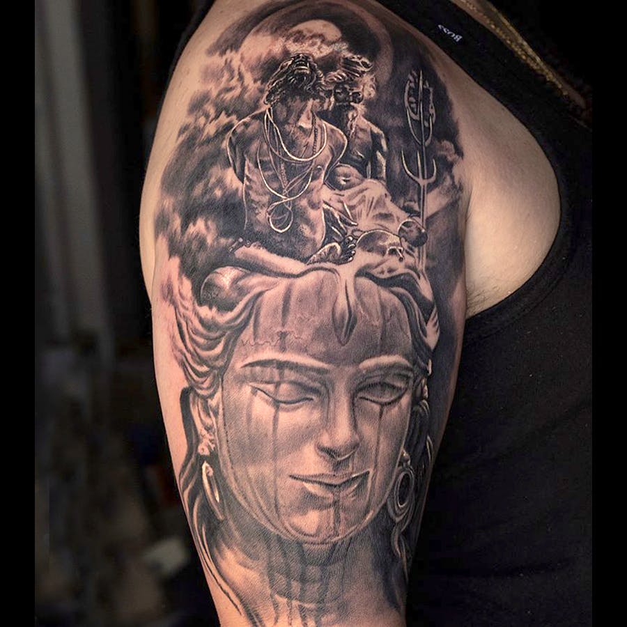 Tattoo uploaded by Sandalwood Tattoo • Finished Alien - #tattoo  #tattooartist #blackandgrey #linework #Black #blackink #ink #dotwork  #dotworktattoo #blackwork #geometric #worldfamousink #artist #art #arte  #lineart #alien #mandala • Tattoodo