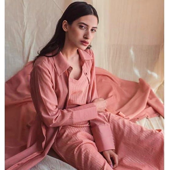 Clothing,Pink,Robe,Nightwear,Outerwear,Sleeve,Neck,Pajamas,Peach,Textile