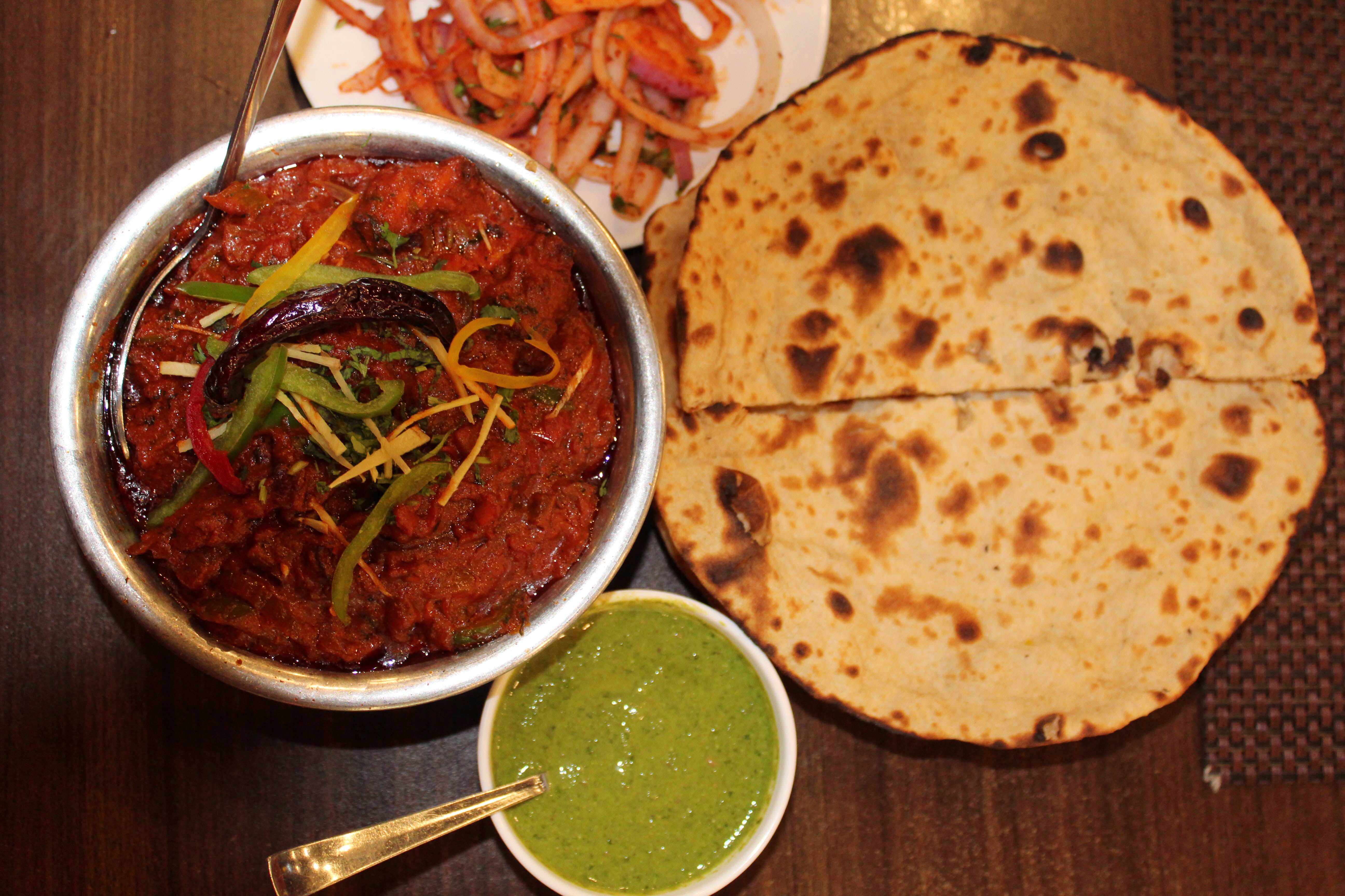 Dish,Food,Cuisine,Ingredient,Naan,Roti,Punjabi cuisine,Produce,Flatbread,Chapati