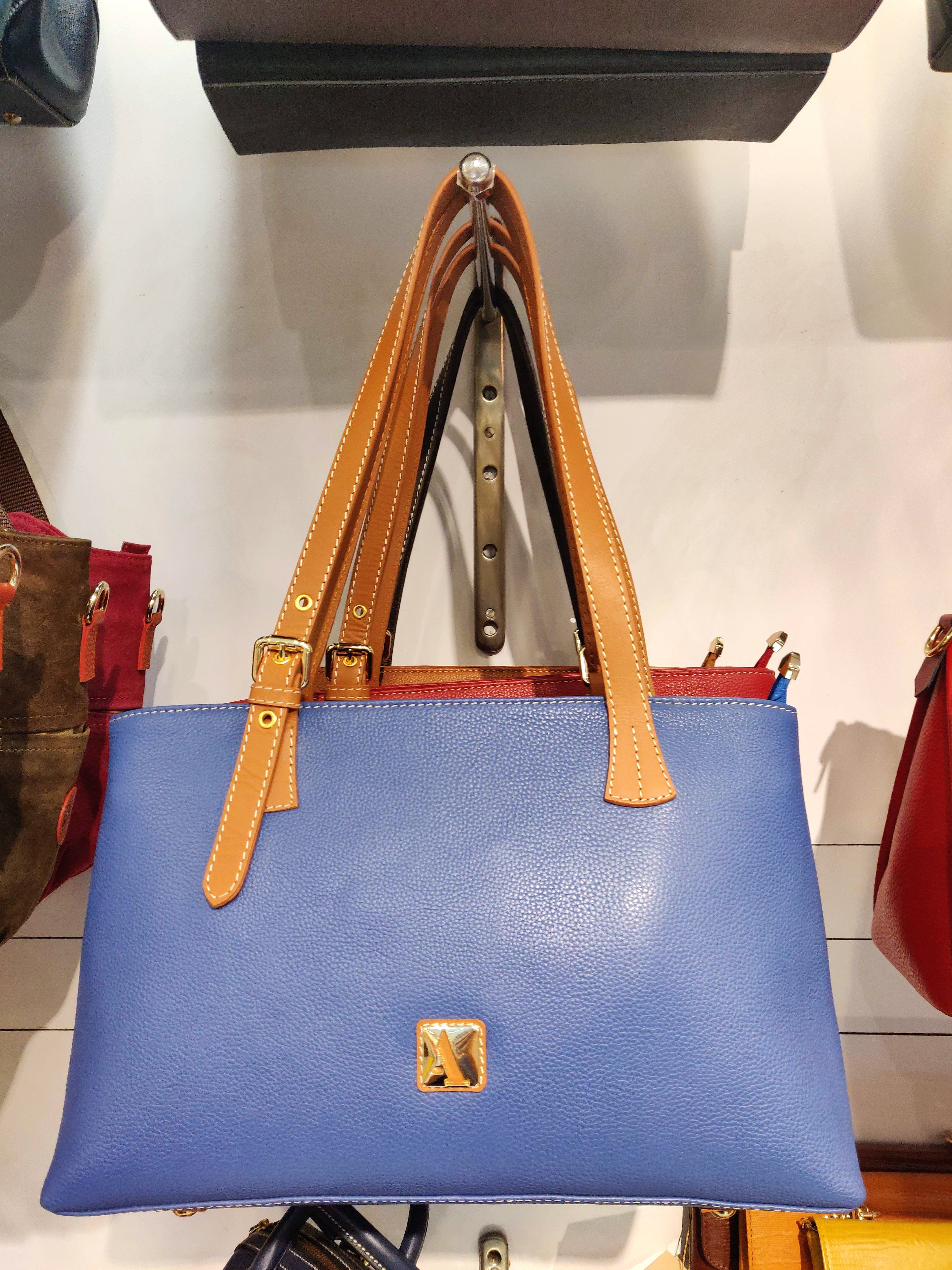 Handbag,Bag,Blue,Leather,Fashion accessory,Brown,Electric blue,Orange,Fashion,Tote bag