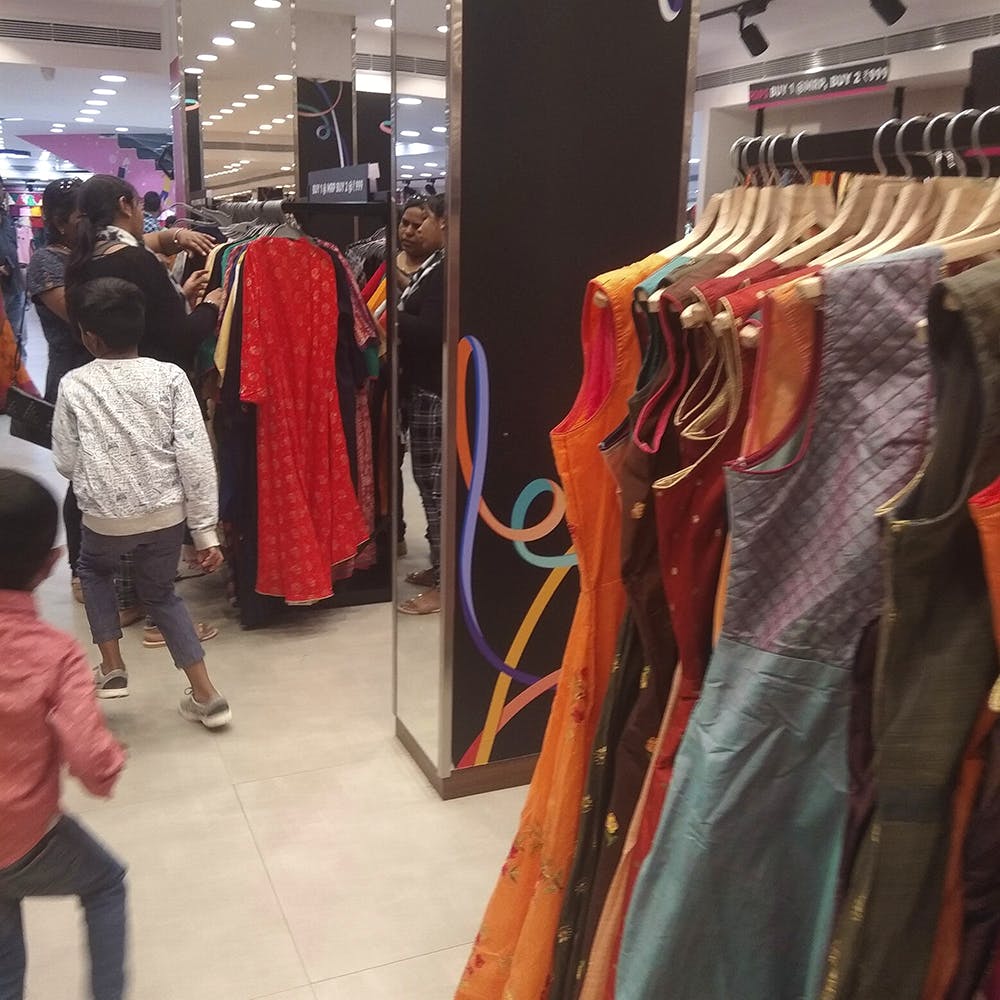 Dress shopping mall outlet near me