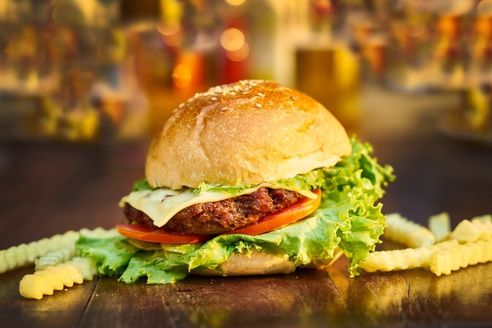 Hamburger,Food,Junk food,Fast food,Dish,Cheeseburger,Veggie burger,Cuisine,Bun,Slider