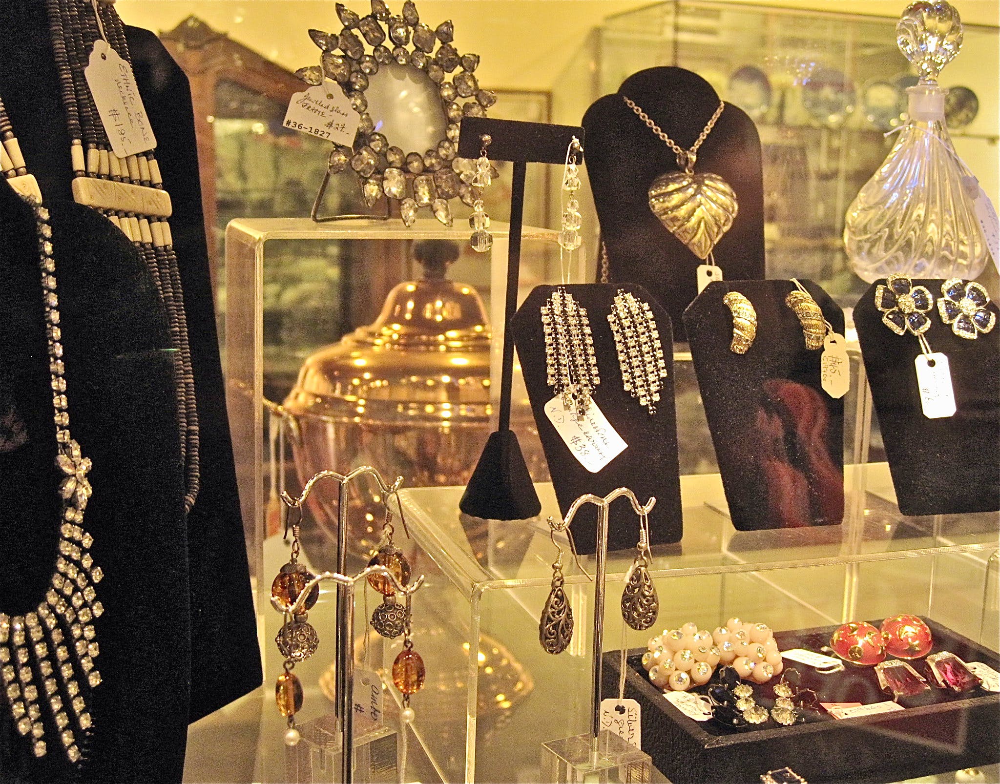 Display window,Fashion,Fashion accessory,Jewellery,Display case,Collection,Boutique,Fashion design