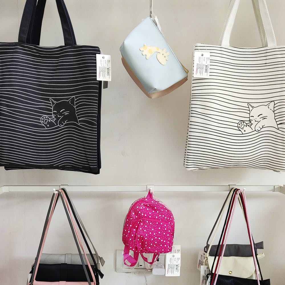 Bag,Handbag,Fashion accessory,Design,Tote bag,Material property,Shoulder bag,Pattern,Birkin bag