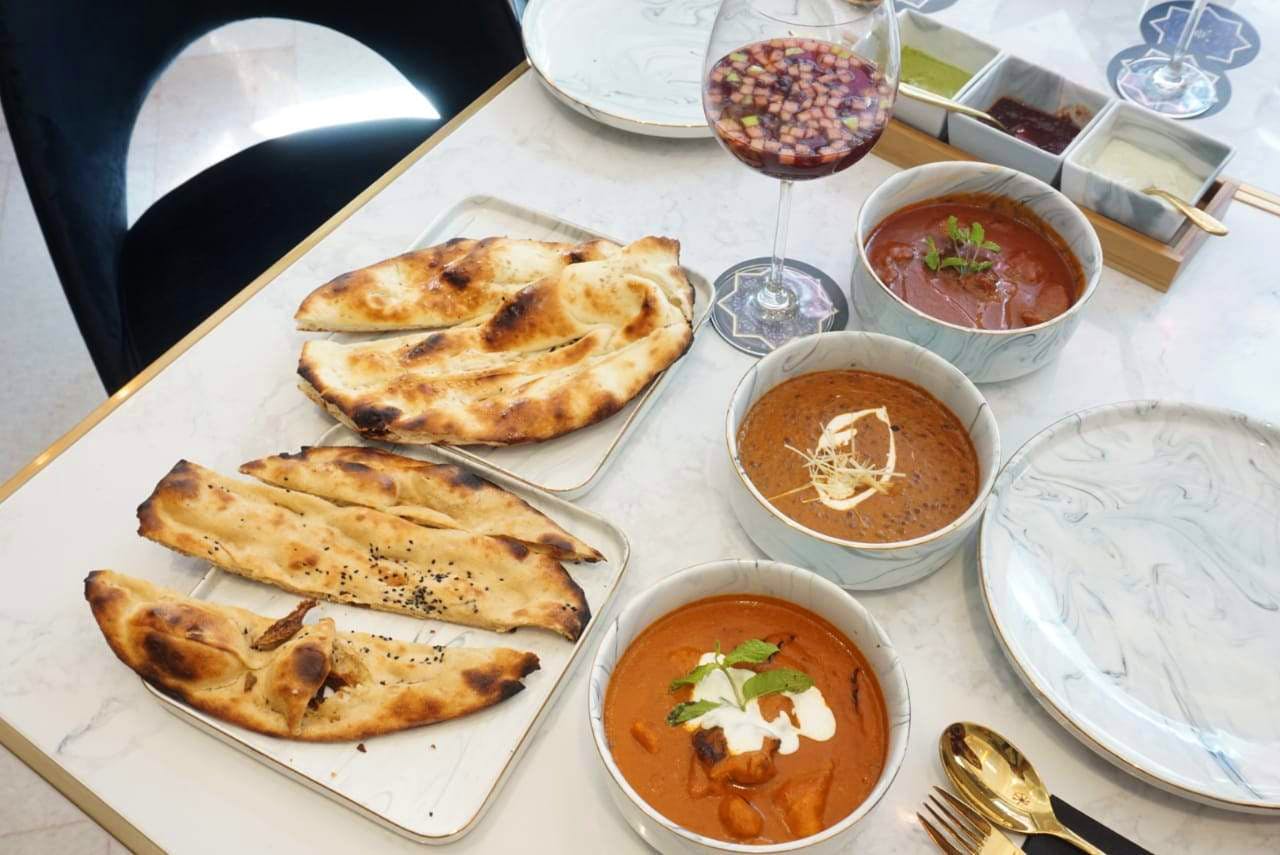 Dish,Food,Cuisine,Naan,Ingredient,Kulcha,Meal,Raita,Produce,Punjabi cuisine