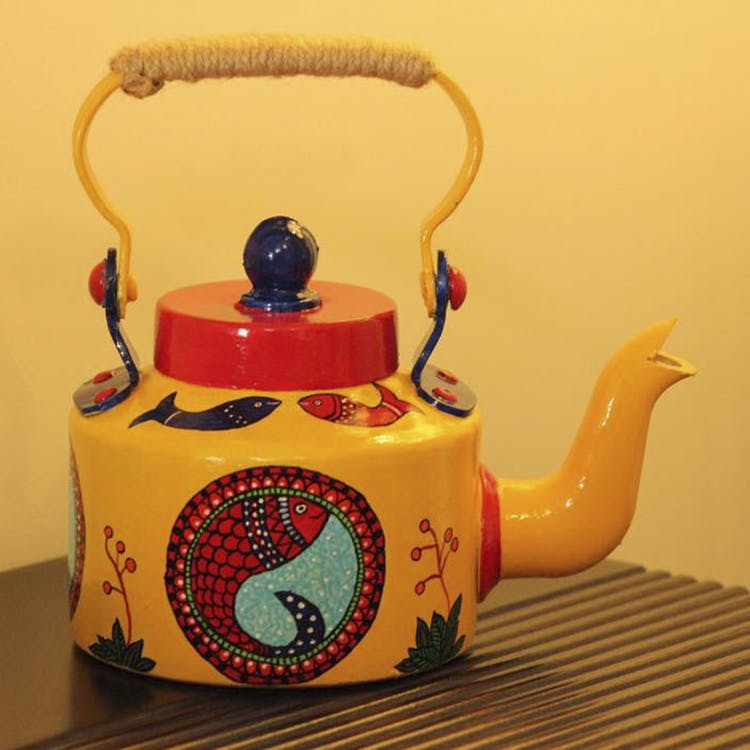 Kettle,Teapot,Lid,Small appliance,Stovetop kettle,Yellow,Orange,Tableware,Home appliance,Ceramic