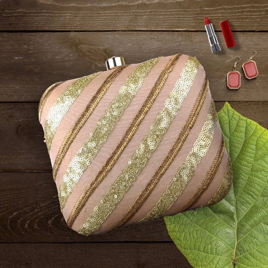 Bag,Beige,Textile,Fashion accessory,Linens,Handbag,Cushion,Hand luggage