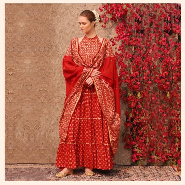 Clothing,Maroon,Red,Dress,Sari,Formal wear,Magenta,Gown,Textile,Beige